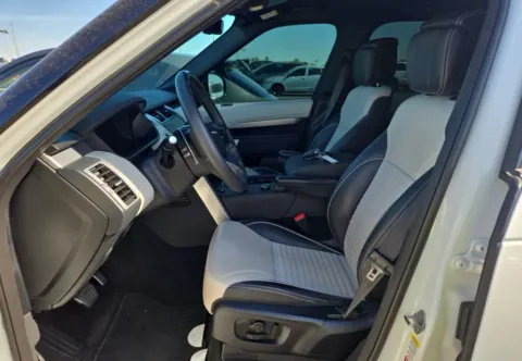 More photos of 2024 Land Rover Discovery Dynamic SE at Autos of Dallas - Plano, TX
