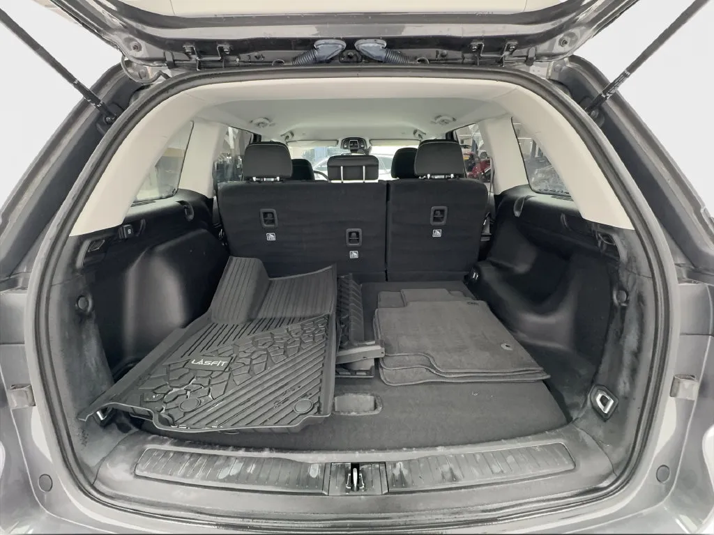 Jeep Grand Cherokee photo 18