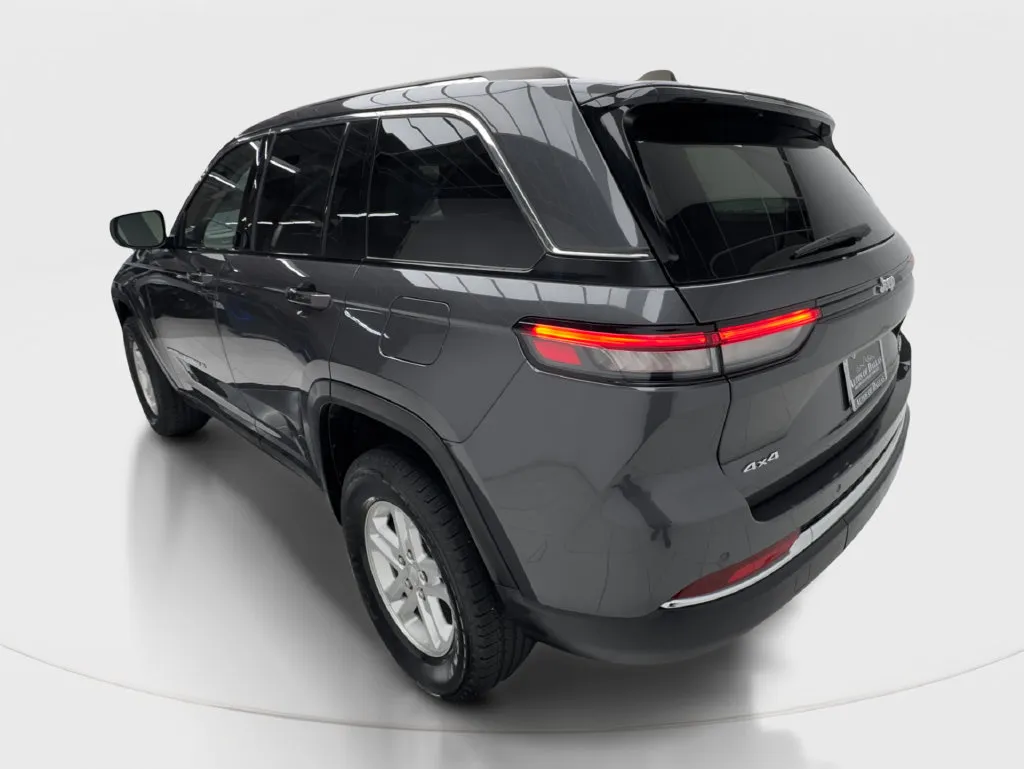 Jeep Grand Cherokee photo 11