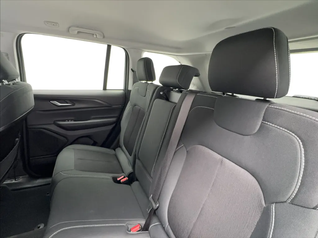 Jeep Grand Cherokee photo 26