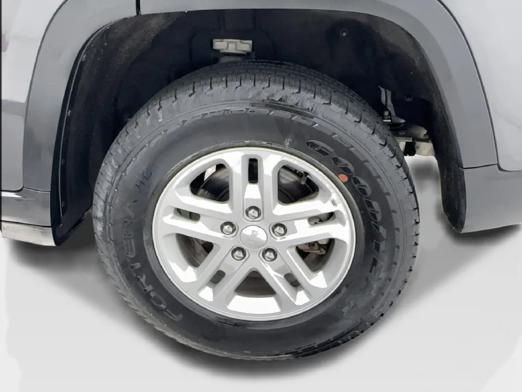 Jeep Grand Cherokee photo 12