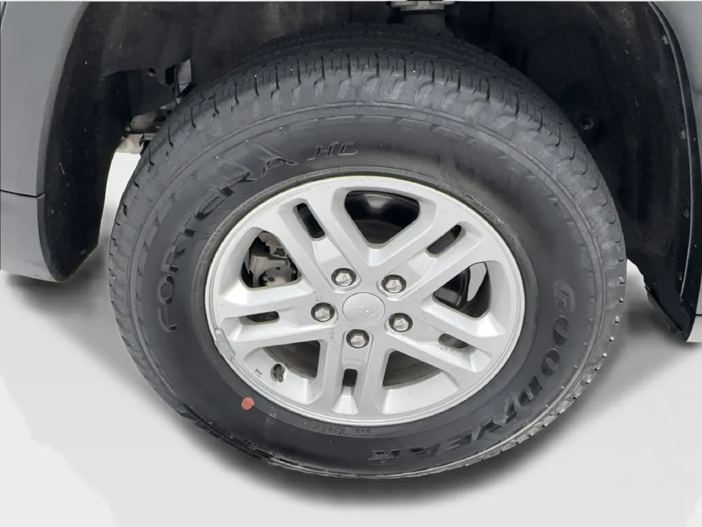 Jeep Grand Cherokee photo 16