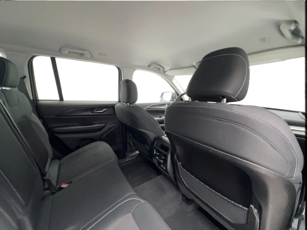 Jeep Grand Cherokee photo 29