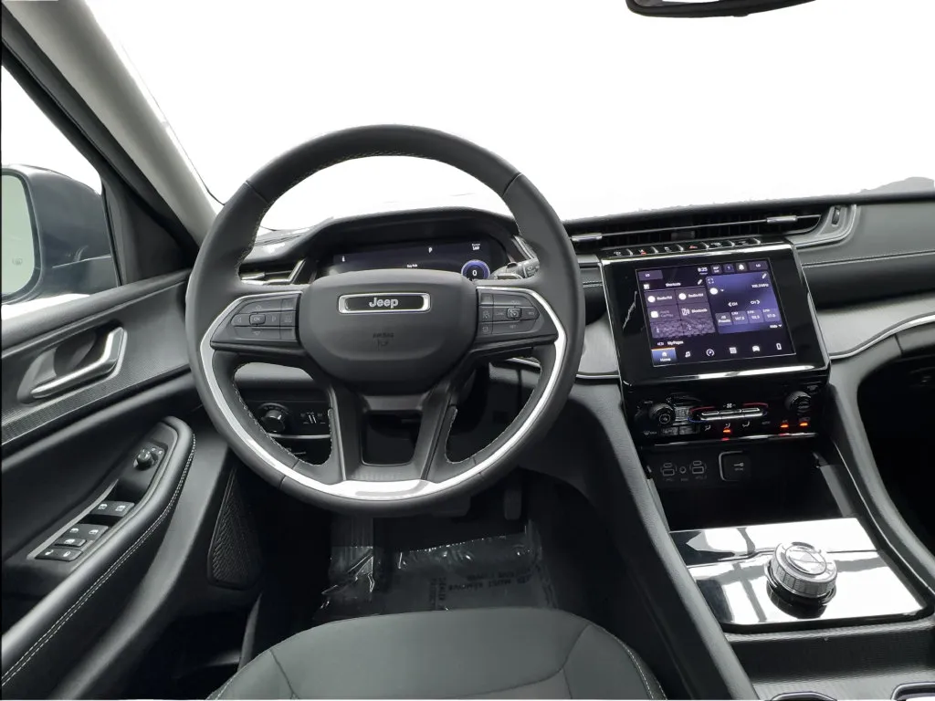 Jeep Grand Cherokee photo 36