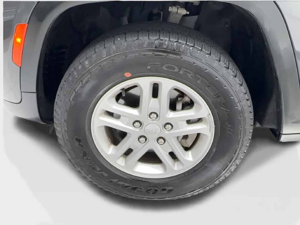 Jeep Grand Cherokee photo 14