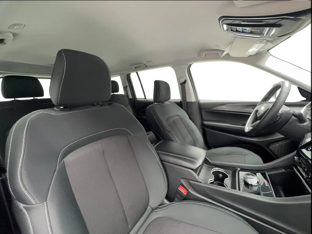 Jeep Grand Cherokee photo 32