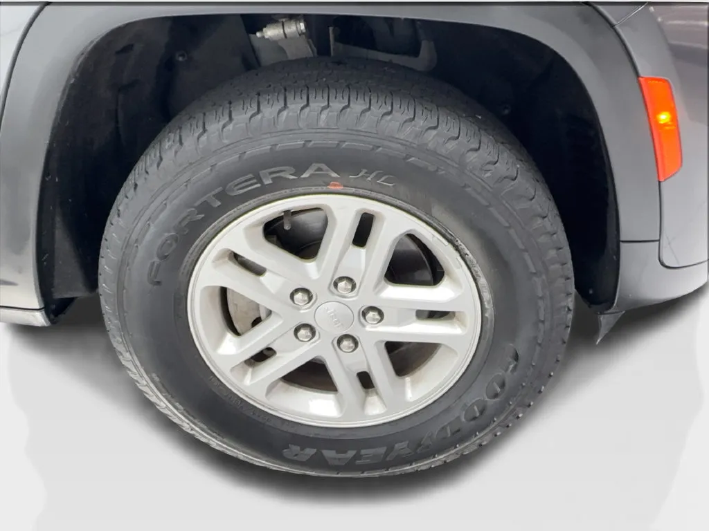 Jeep Grand Cherokee photo 15