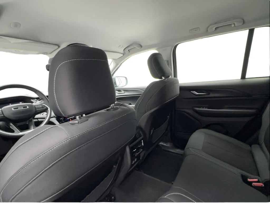 Jeep Grand Cherokee photo 25