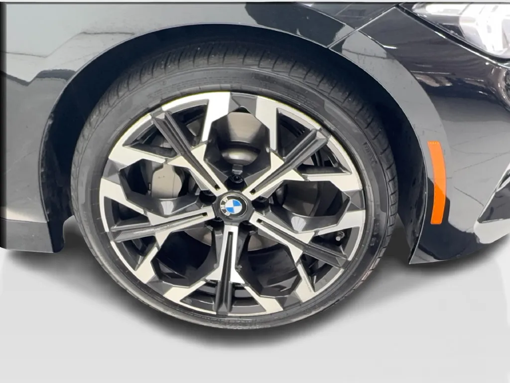 BMW 3 Series photo 16