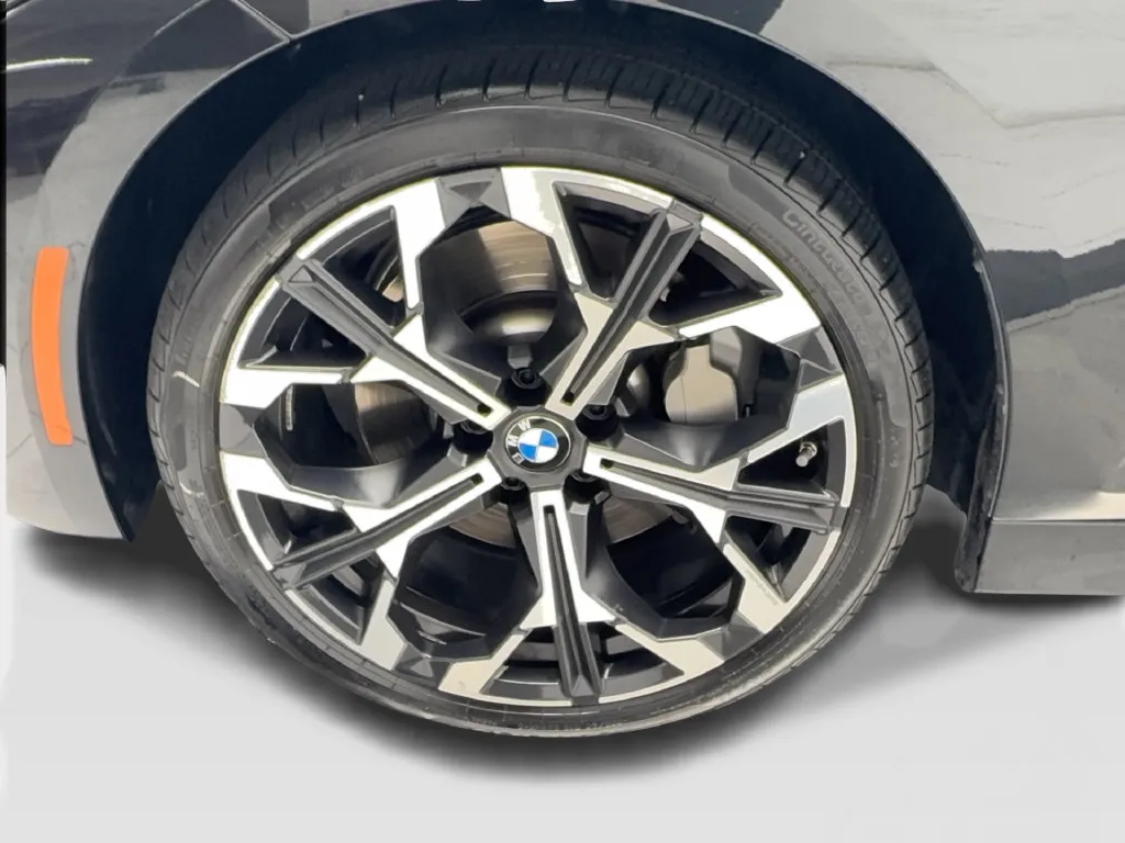 BMW 3 Series photo 15
