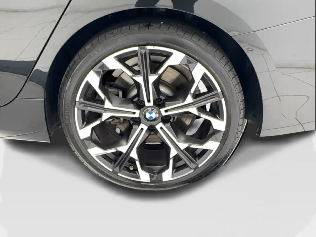 BMW 3 Series photo 14