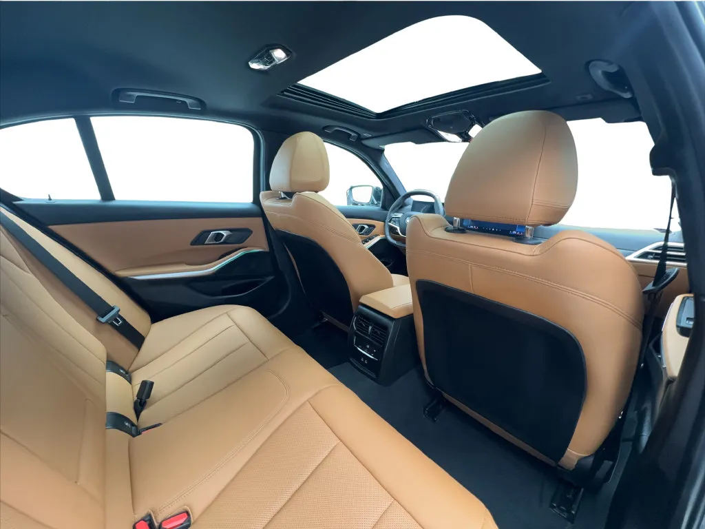 BMW 3 Series photo 30