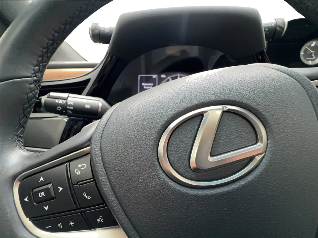 Lexus ES photo 43