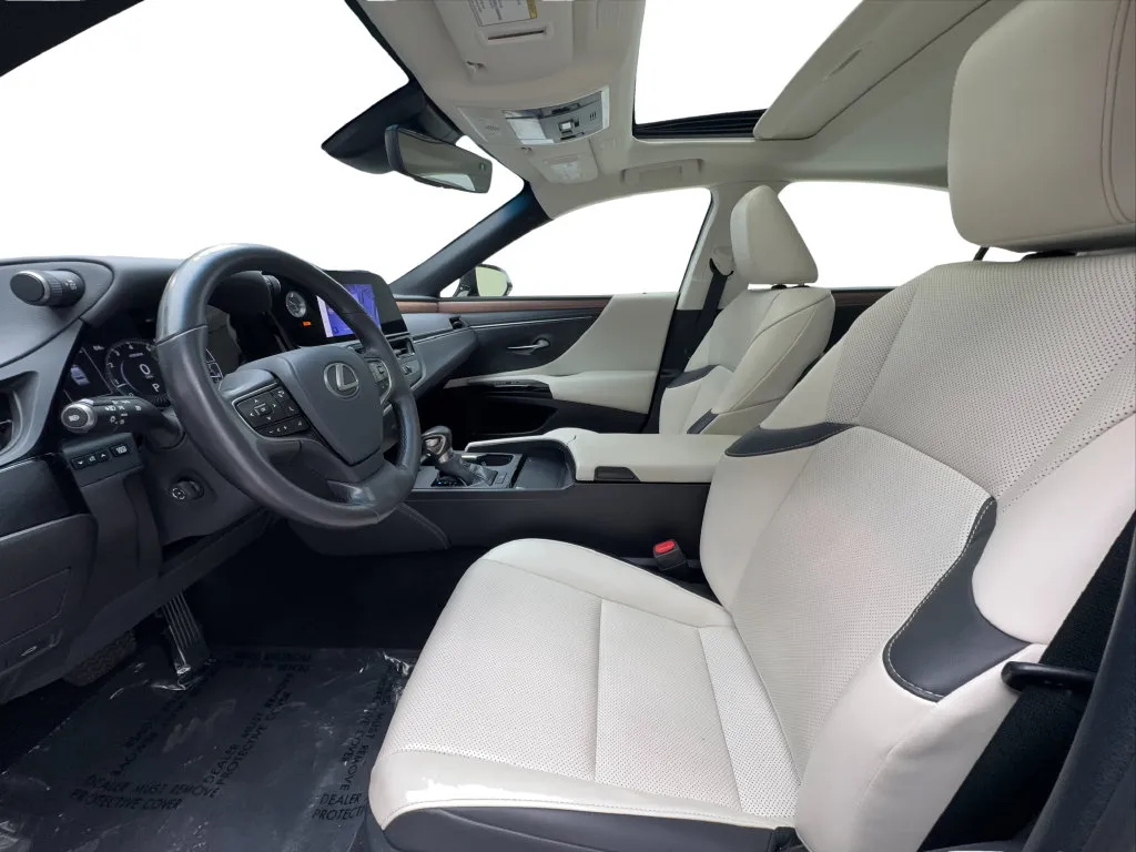 Lexus ES photo 22