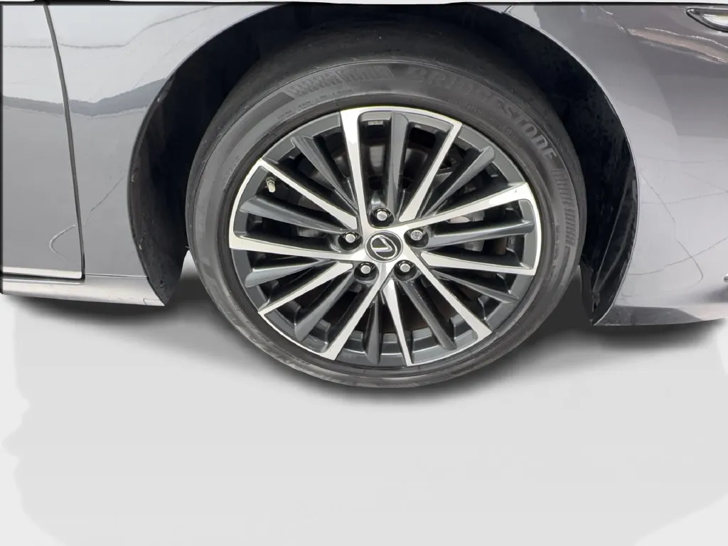 Lexus ES photo 16