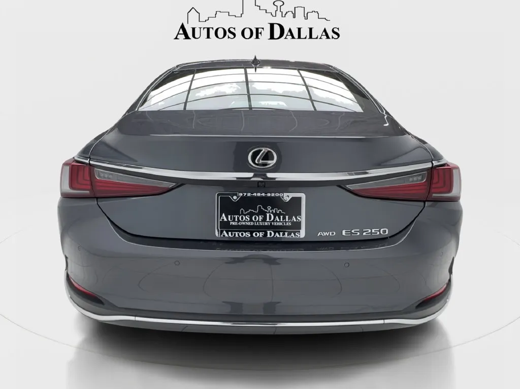 Lexus ES photo 10