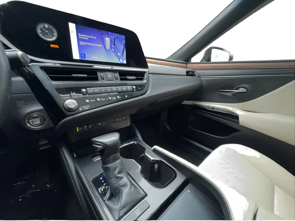 Lexus ES photo 44