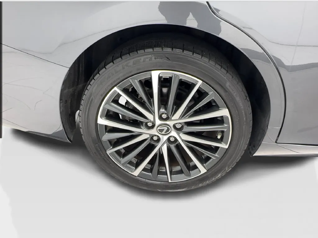Lexus ES photo 18