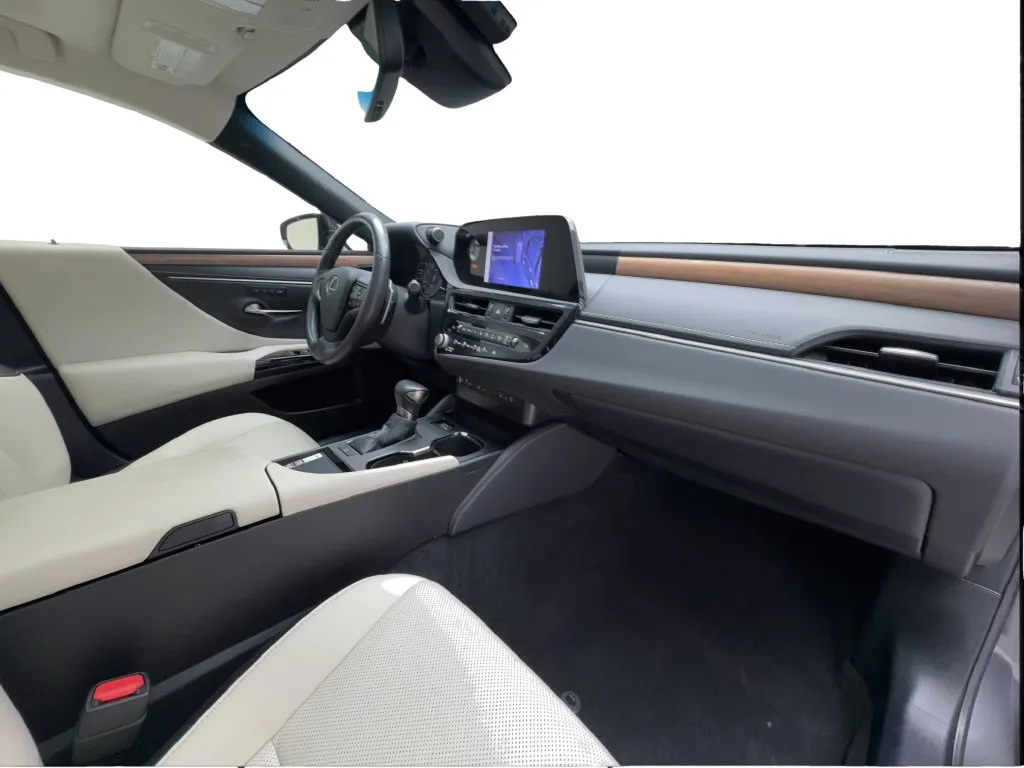 Lexus ES photo 34