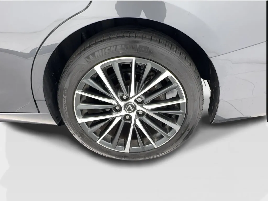 Lexus ES photo 14
