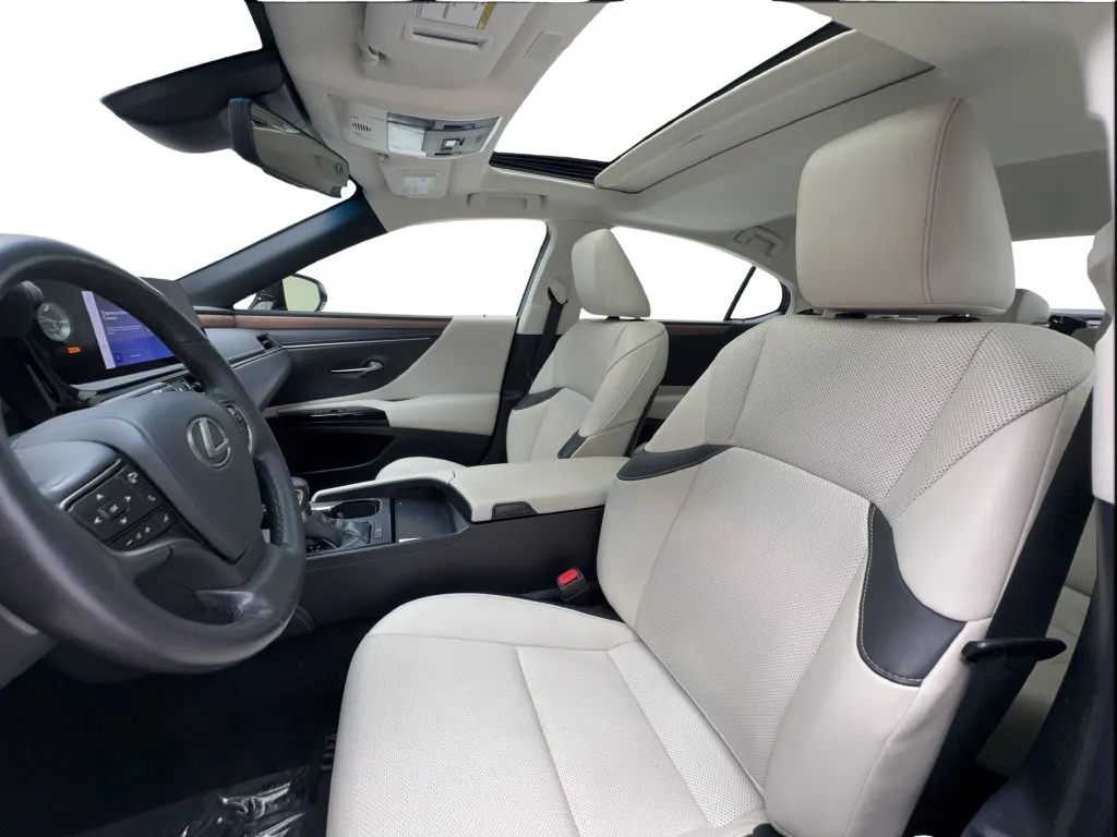 Lexus ES photo 21
