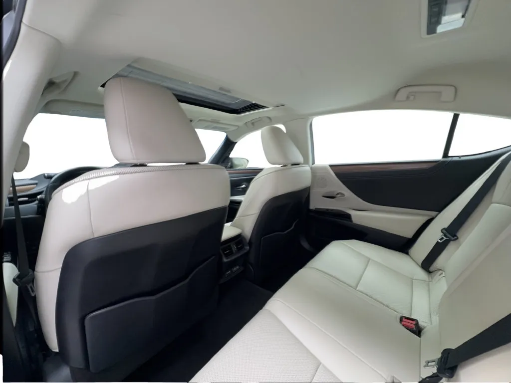 Lexus ES photo 26