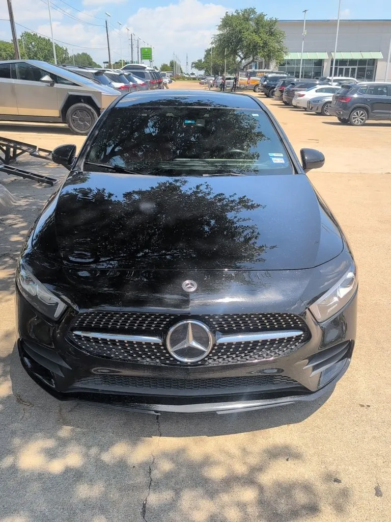 2022 Mercedes-Benz A-Class A220's photo