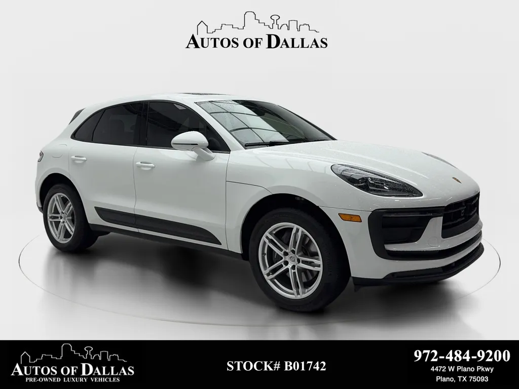 2023 Porsche Macan -'s photo