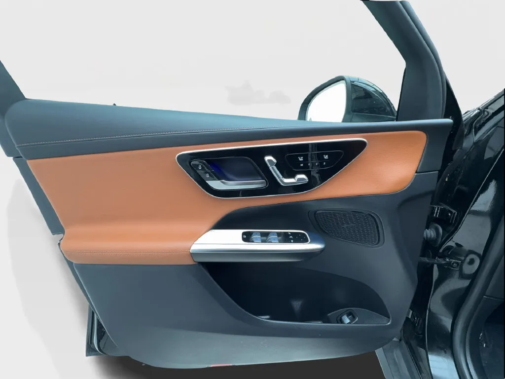 Mercedes-Benz GLC photo 39