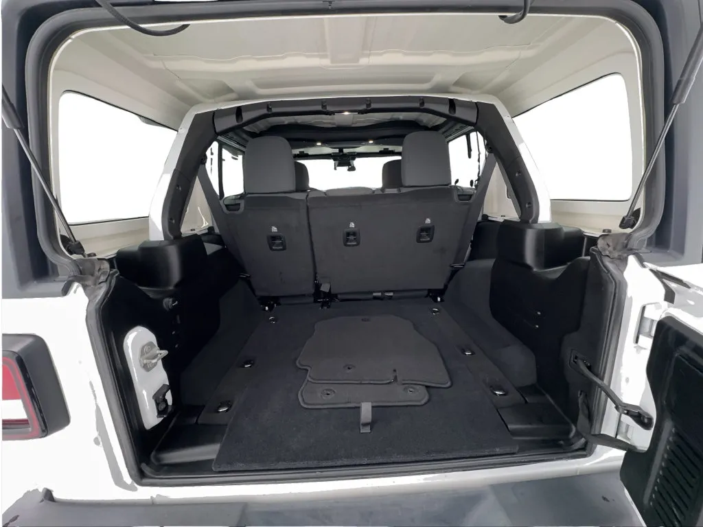 Jeep Wrangler photo 18