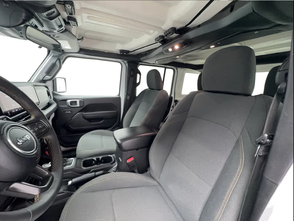 Jeep Wrangler photo 19