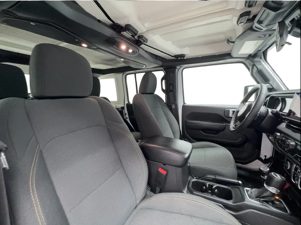 Jeep Wrangler photo 28
