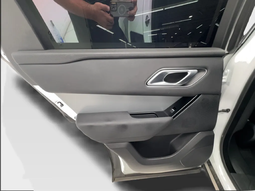 Land Rover Range Rover Velar photo 28