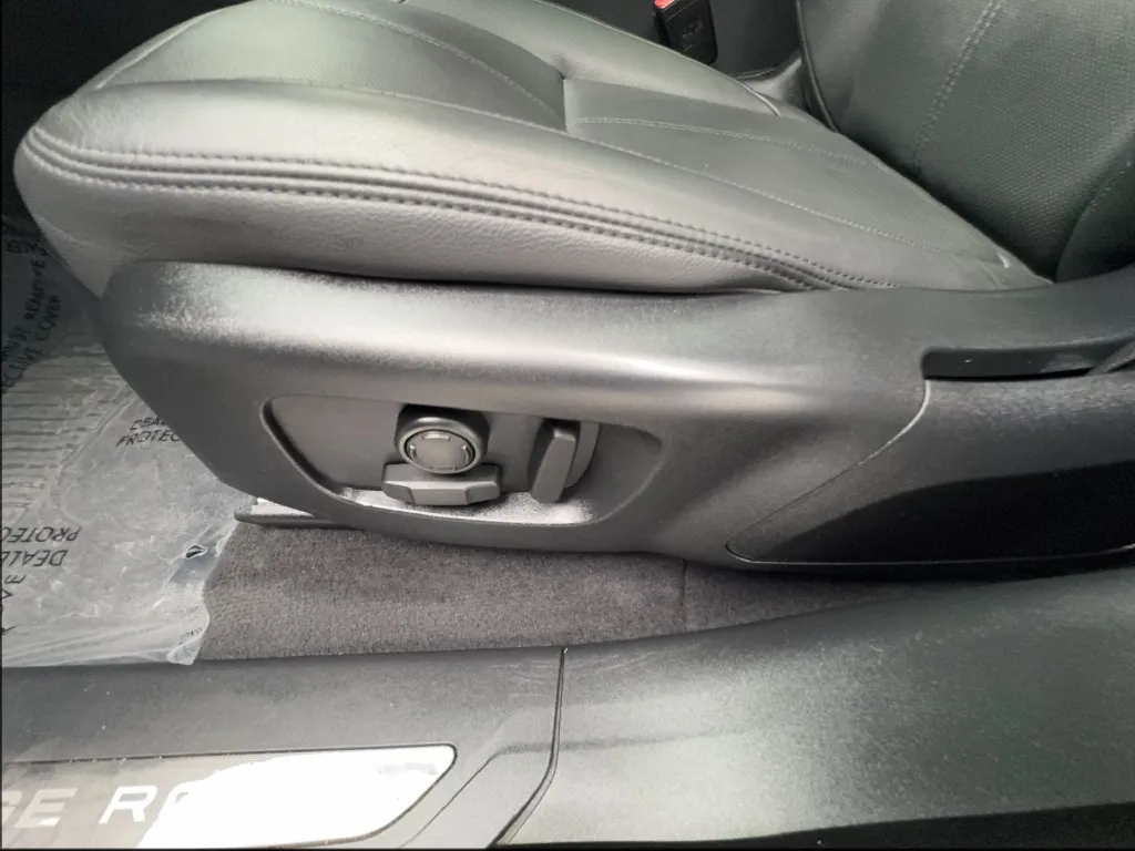 Land Rover Range Rover Velar photo 23