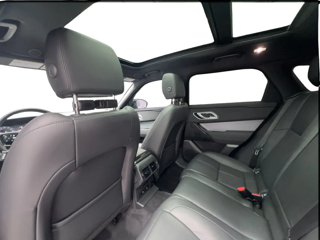 Land Rover Range Rover Velar photo 26