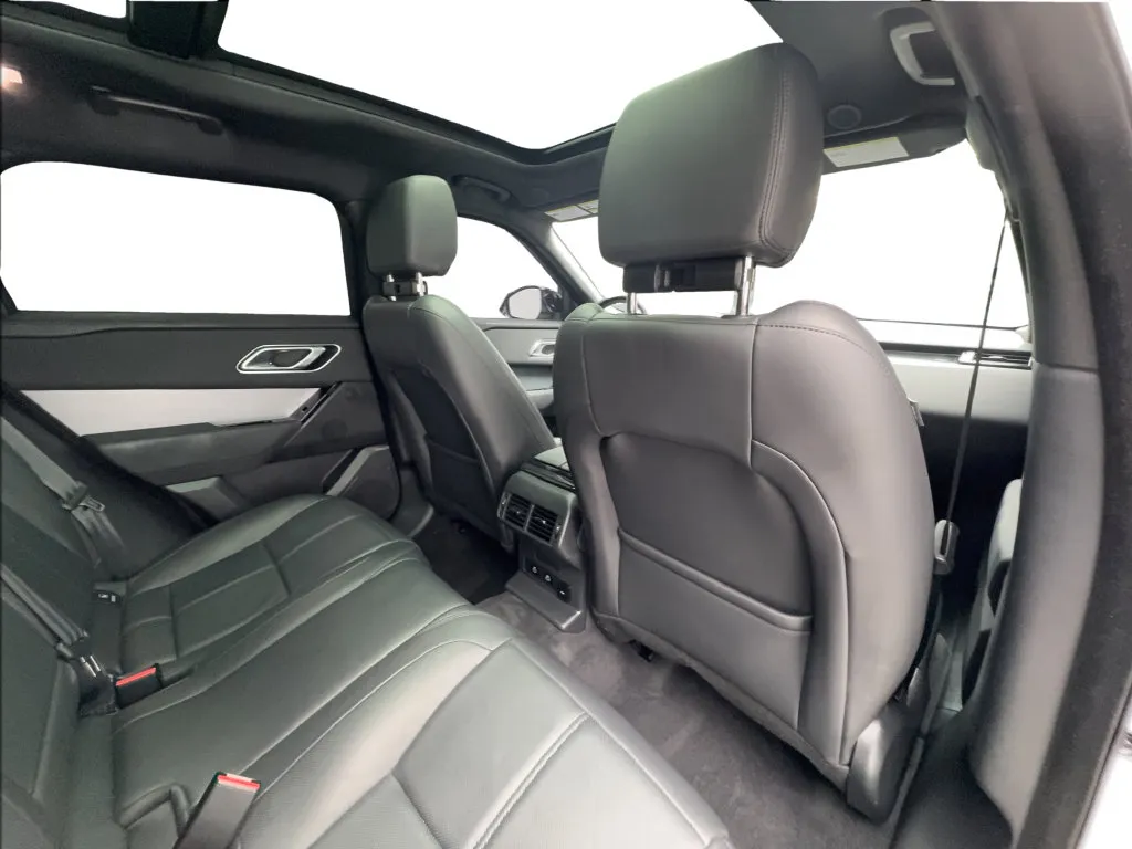 Land Rover Range Rover Velar photo 30