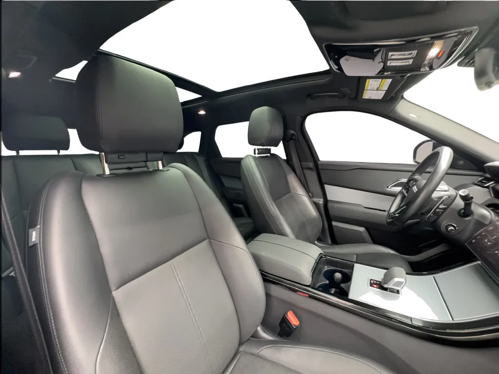 Land Rover Range Rover Velar photo 33