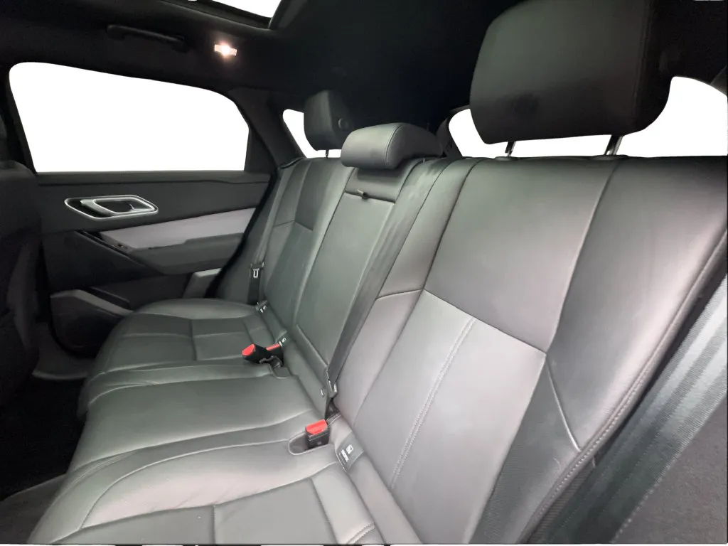 Land Rover Range Rover Velar photo 27