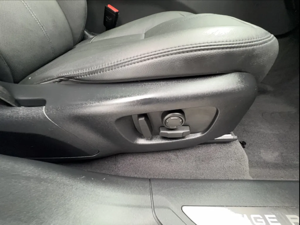 Land Rover Range Rover Velar photo 34