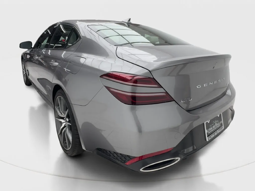 Genesis G70 photo 11