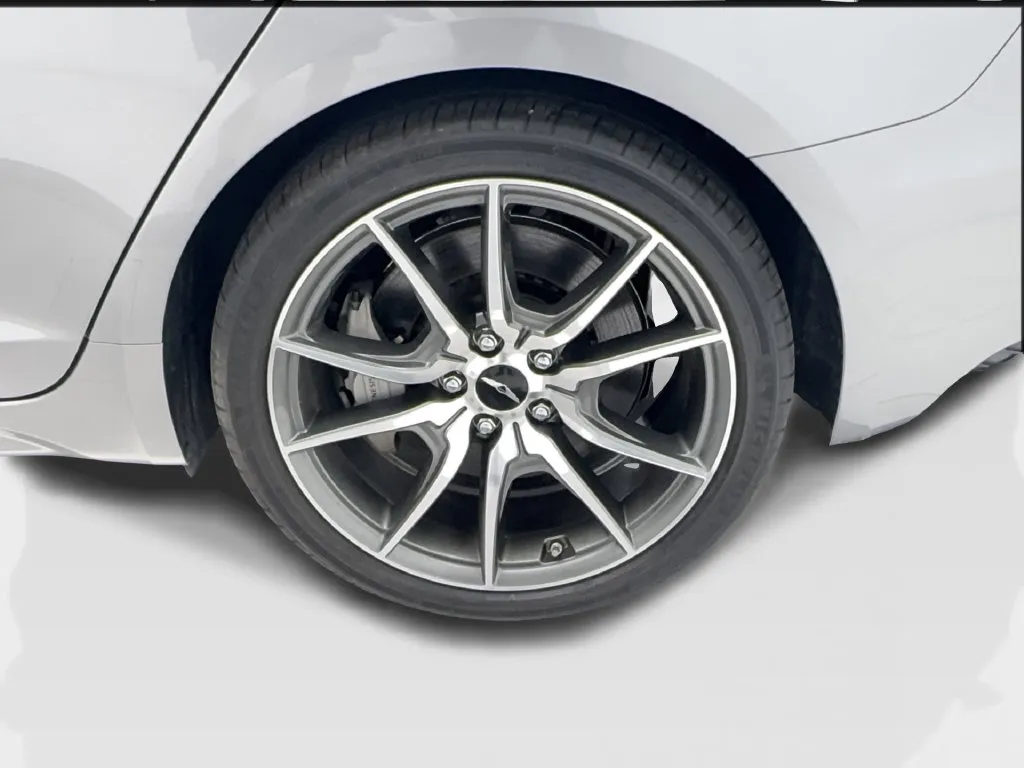 Genesis G70 photo 12