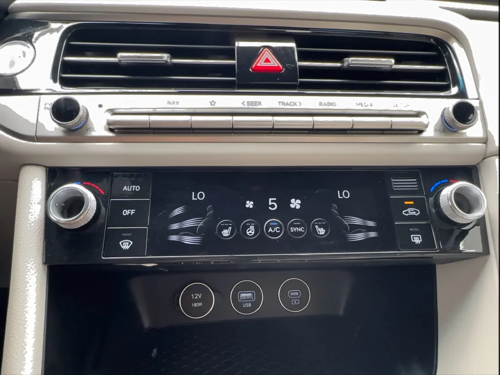 Genesis G70 photo 47