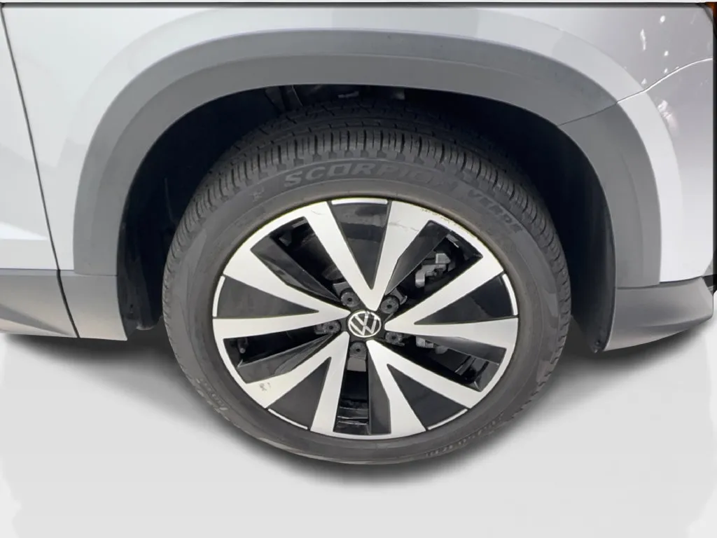 Volkswagen Taos photo 16