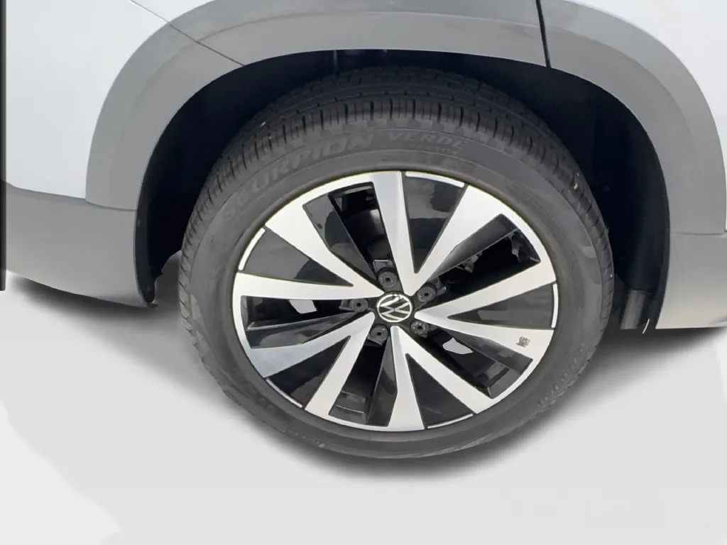 Volkswagen Taos photo 18