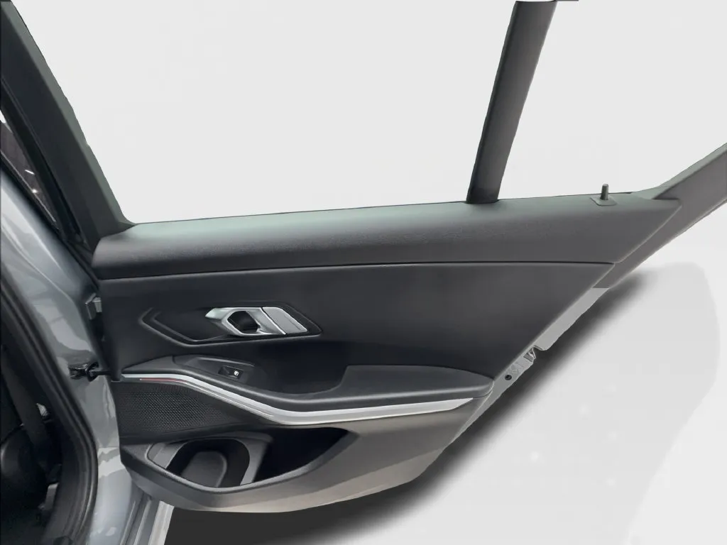 BMW 3 Series photo 32