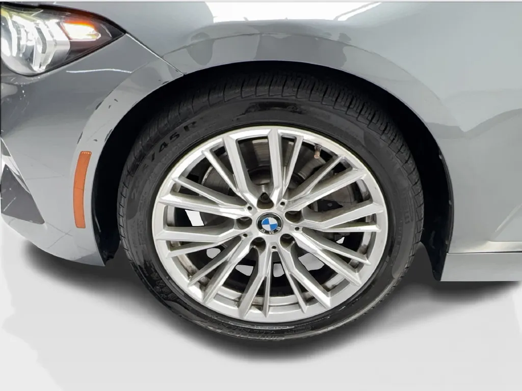 BMW 3 Series photo 15