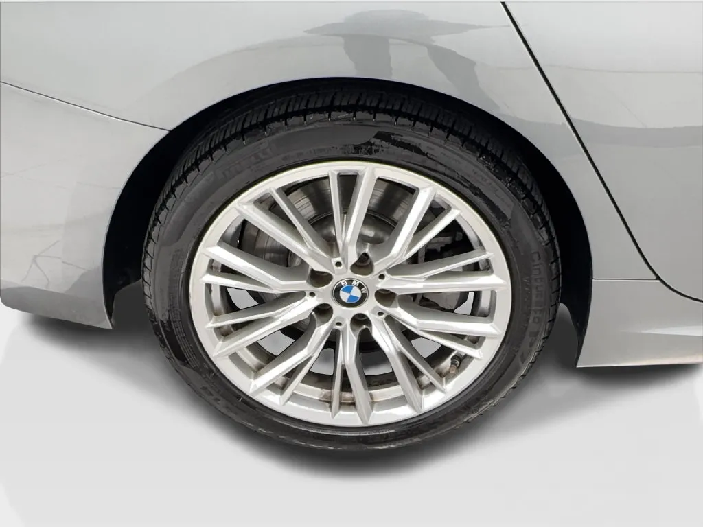 BMW 3 Series photo 18