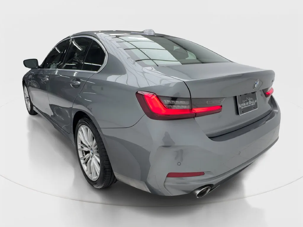 BMW 3 Series photo 11
