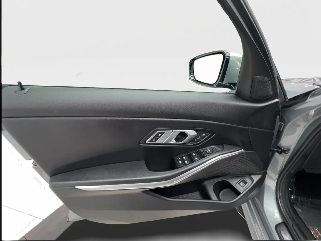 BMW 3 Series photo 23