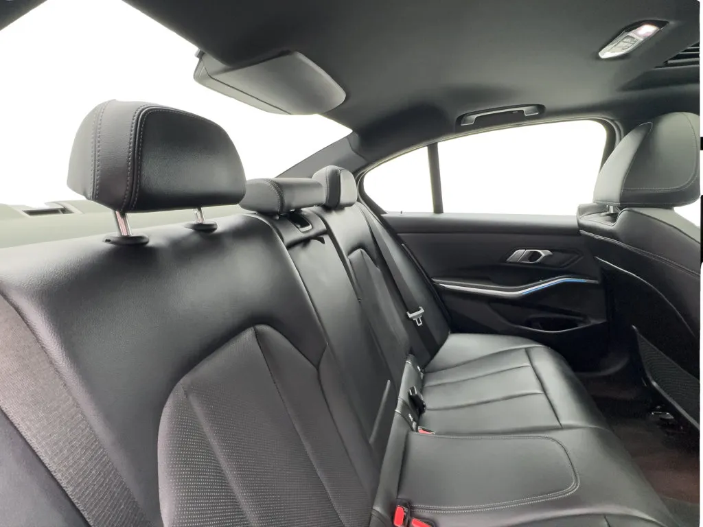 BMW 3 Series photo 29
